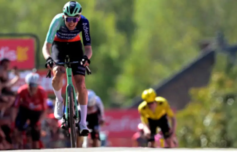 Paul Seixas chute et repart dans le Tour Auvergne-Rhône-Alpes
