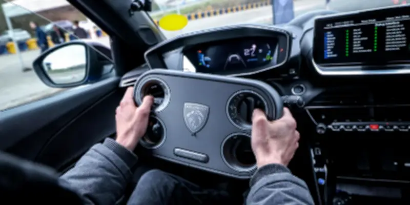 Peugeot 208 : un volant rectangulaire pour le nouveau modèle
