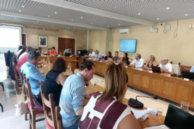 À Peymeinade, le conseil municipal du samedi matin fait salle comble
