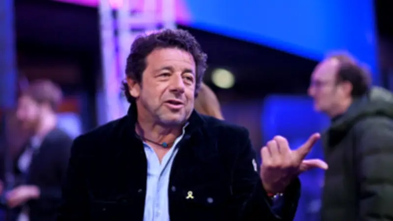 Pièce de Patrick Bruel perturbée : nouvelles annulations après action féministe
