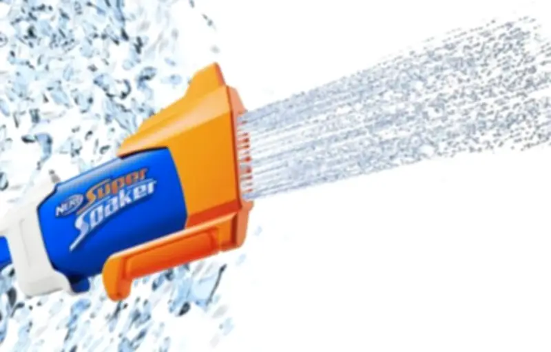 Pistolets à eau : entre jeux d'été et craintes parentales