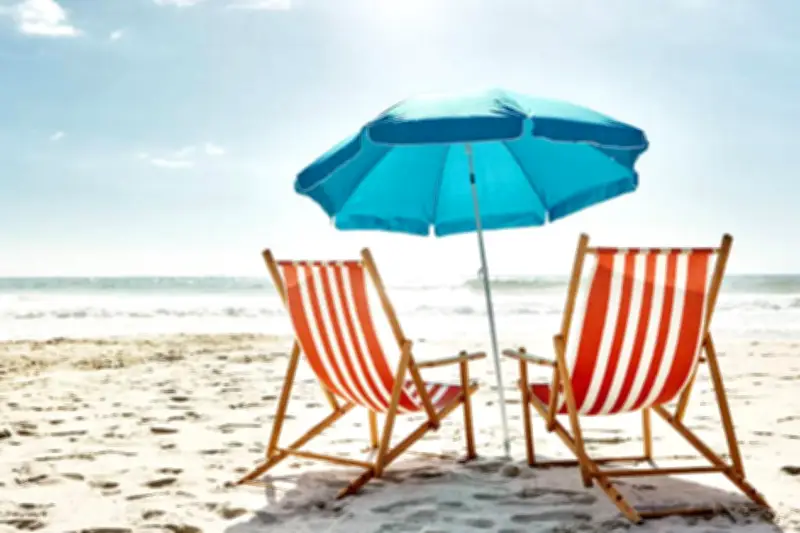 Plage italienne interdit les parasols aux 10-65 ans pour protéger l'environnement