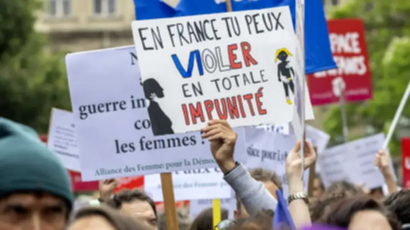 Plateforme "Classés sans suite" : 1 600 témoignages en 72 heures après la mort de Lyhanna