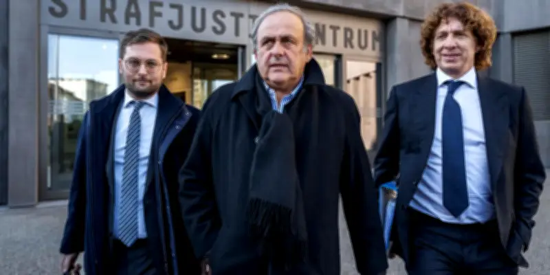Platini porte plainte contre Infantino pour trafic d'influence