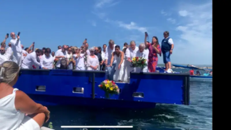 Pointe Courte à Sète : hommage émouvant aux anciens disparus sur l'étang de Thau