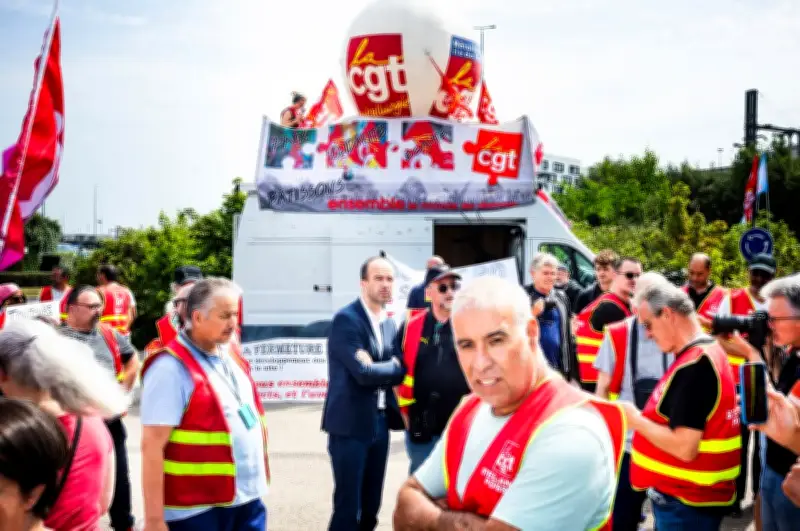 À Poissy, Bompard dénonce les méthodes de voyous de Stellantis