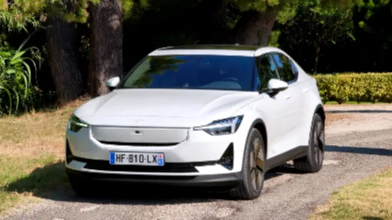 Polestar 2 : la rivale de la Tesla Model 3 en test