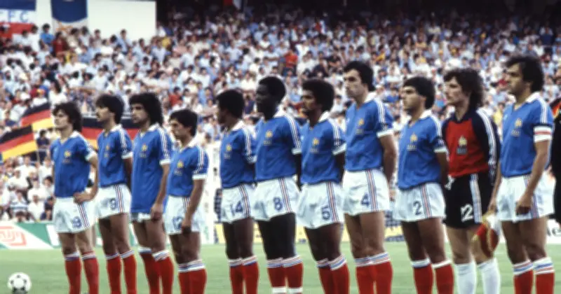 Pourquoi le football passionne-t-il autant le monde ?