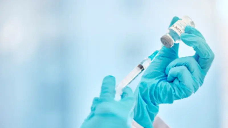 Première mondiale : un vaccin universel conçu par IA testé sur l'humain