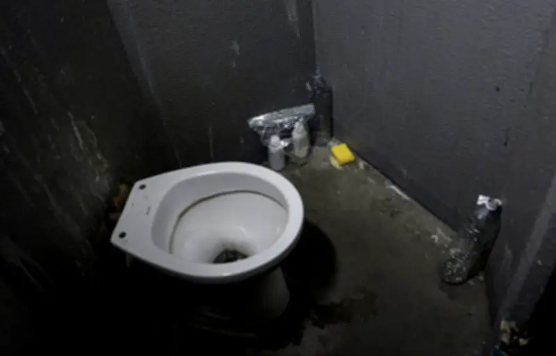 Privés de papier toilette au collège : une punition collective dénoncée