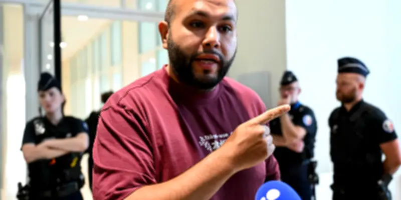 Procès d'Anasse Kazib renvoyé après remise en cause d'une partie civile