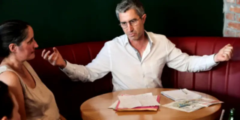 Présidentielle 2027 : François Ruffin en quête de parrainages dans l'Indre