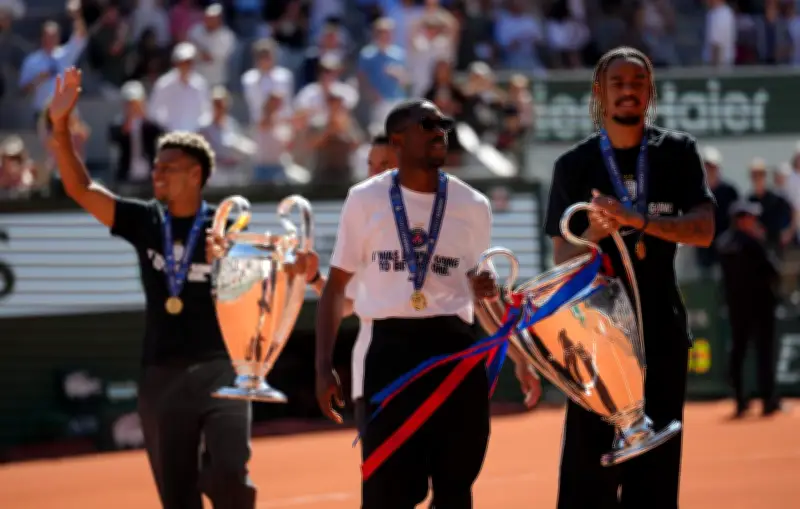 PSG : Dembélé et les stars parisiennes présentent la LDC à Roland-Garros