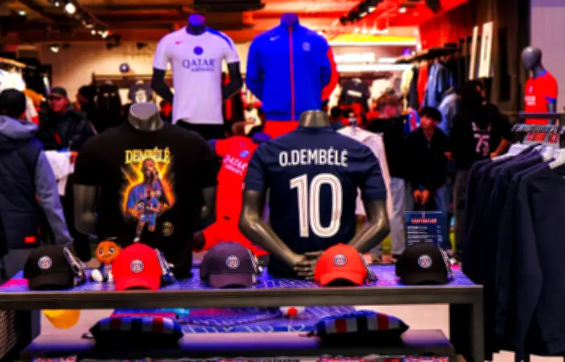 PSG : des fans en folie pour les maillots deux étoiles
