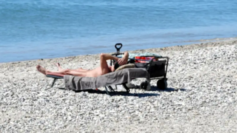 Pétition contre l'interdiction du naturisme à la plage du Prévost : près de 1200 signataires