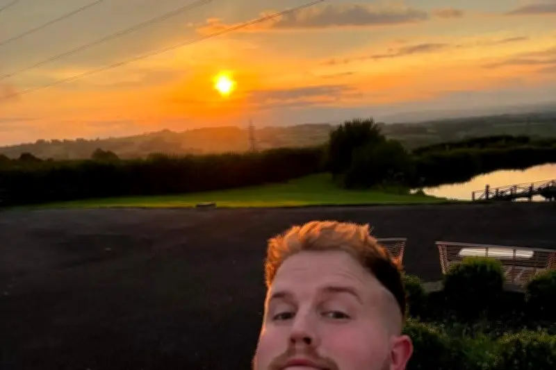 Qui est Ben Phillips, le youtubeur anglais agressé dans une villa près d'Antibes ?