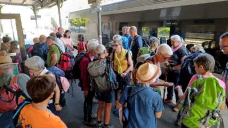 Randonnée en train et bus pour les marcheurs du GRPM à la Bastide