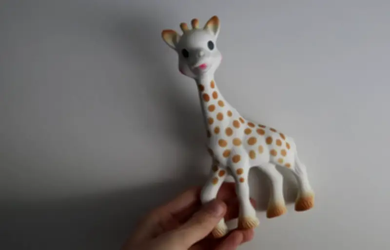 Rappel massif du livre interactif Sophie la Girafe dans toute la France