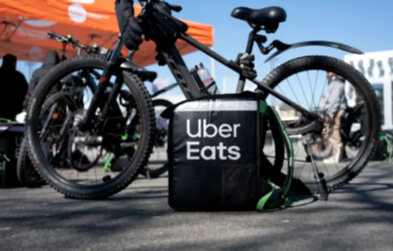 Rennes crée des aires d'attente dédiées aux livreurs à vélo