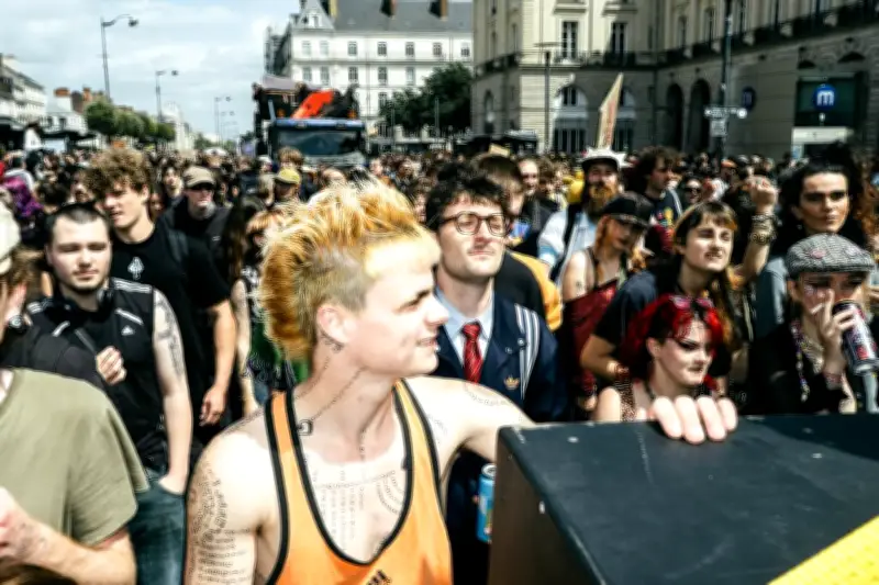 Rennes : des milliers de manifestants pour défendre les free parties