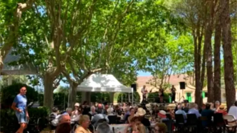 Repas des familles à l'Ehpad Notre-Dame du Dimanche à Saint-Bauzille-de-la-Sylve