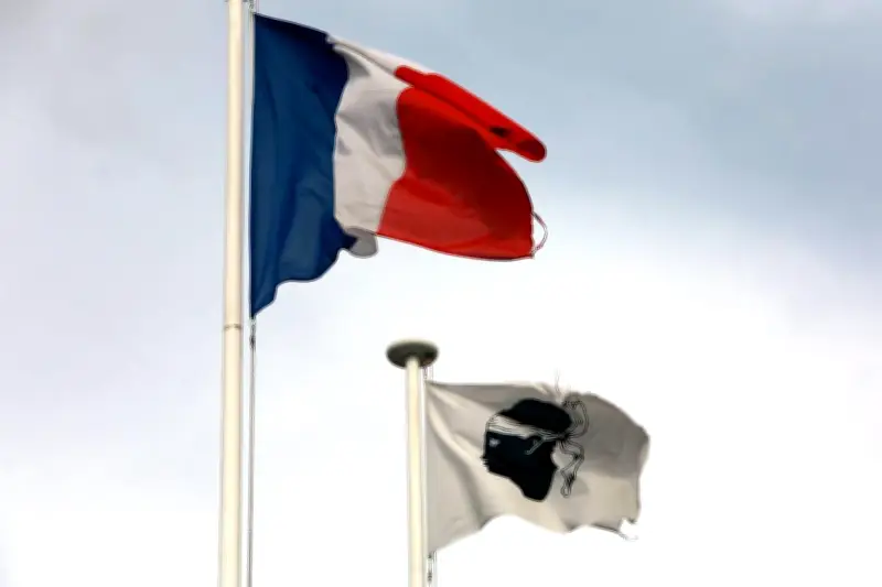 Réforme constitutionnelle en Corse : autonomie et adaptations des lois examinées