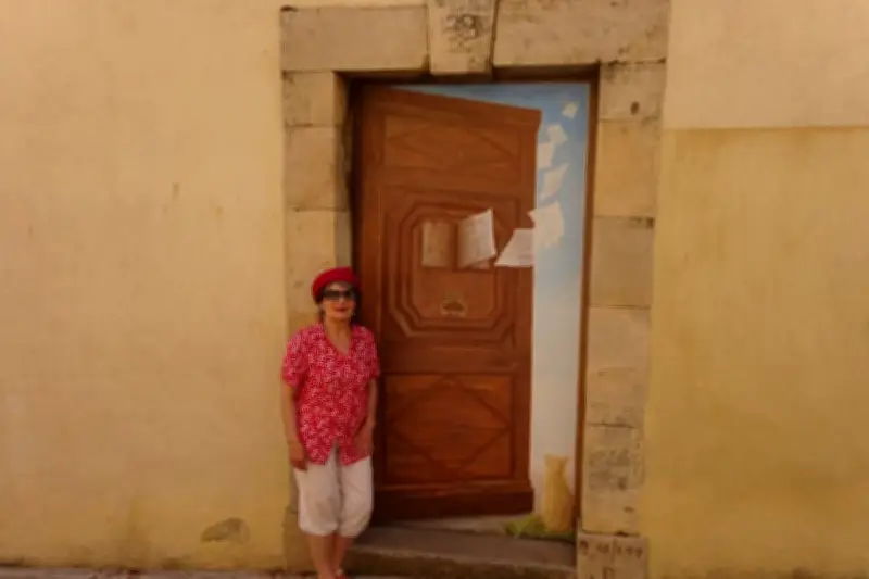 Rose-Anne Villanova transforme les murs de Montferrat en œuvres d'art