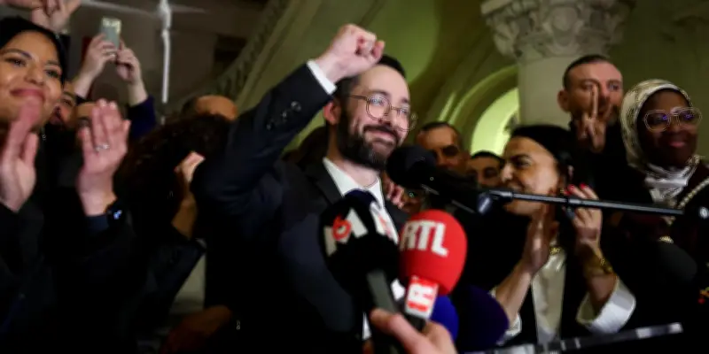 Roubaix : le maire LFI assume de ne pas baptiser une école du nom de Samuel Paty