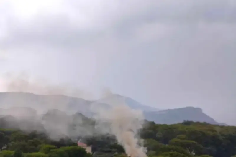 Saint-Jean-Cap-Ferrat : la foudre enflamme une villa inhabitée, 35 pompiers mobilisés