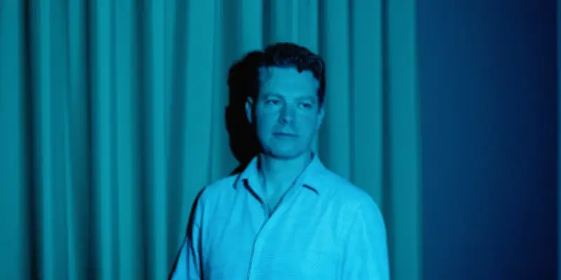Sam Barlow : l'art du récit fragmenté dans Her Story et Immortality