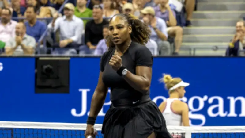 Serena Williams sort de sa retraite et revient en double au Queen's