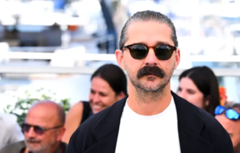 Shia LaBeouf condamné à six mois de prison avec sursis pour coups et blessures
