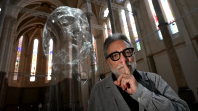 Silence et contemplation : Jaume Plensa au Carré Saint-Anne
