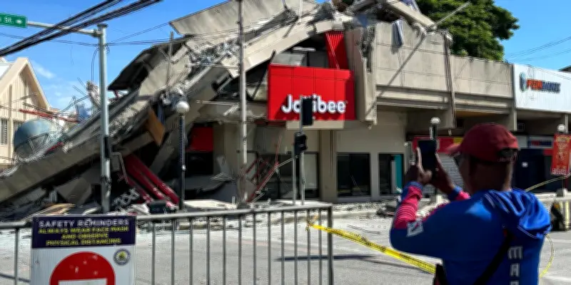Séisme aux Philippines : vidéos d'un restaurant effondré et dégâts massifs
