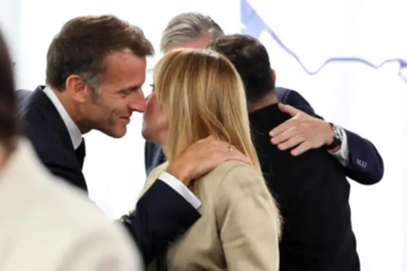 Sommet France-Italie à Antibes: Macron et Meloni relancent la coopération