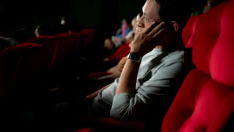 Son trop fort au cinéma : entre immersion et inconfort auditif