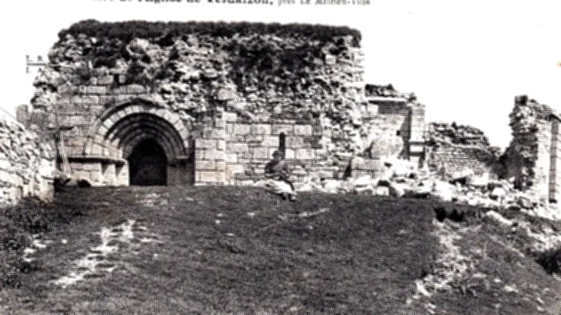 Souvenirs de Lozère : les ruines romanes de l'église de Verdezun