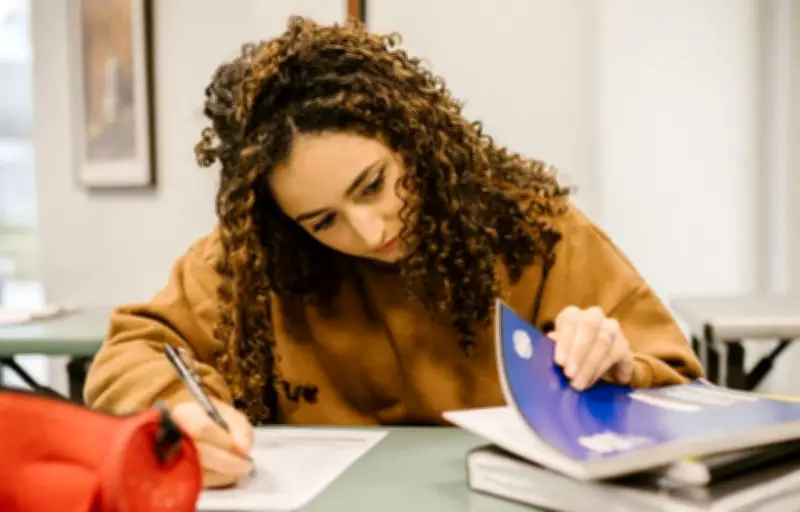 Spécialités au lycée : le trio gagnant pour viser médecine en 2026