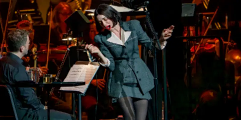 St. Vincent réussit son examen symphonique au Festival de jazz de Montréal