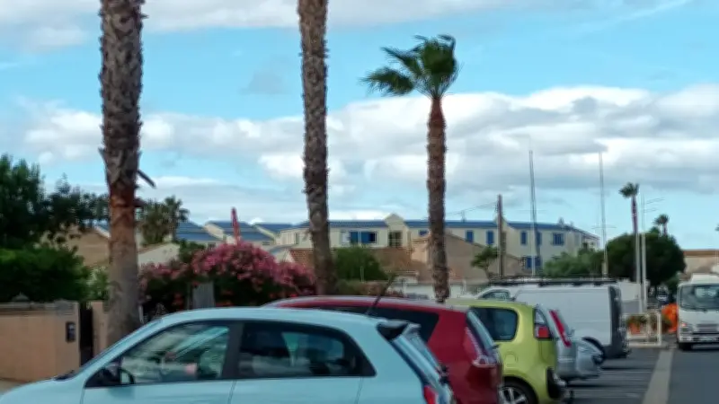 Stationnement estival à Valras-Plage : astuces pour économiser