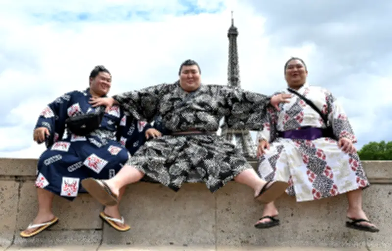 Sumo à Paris : eau, toilettes et sel, les coulisses insolites du tournoi