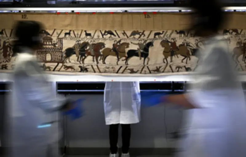 Tapisserie de Bayeux : Catherine Pégard défend les préparatifs du transport