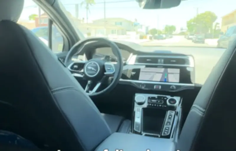 Test des taxis autonomes Waymo à Los Angeles : une expérience chaotique