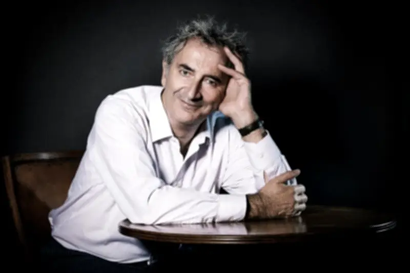 Théâtre de Grasse : une saison 2026-2027 audacieuse avec Vincent Dedienne, Ariane Ascaride et François Morel