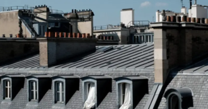 Toits blancs : une solution simple méconnue en France face aux canicules