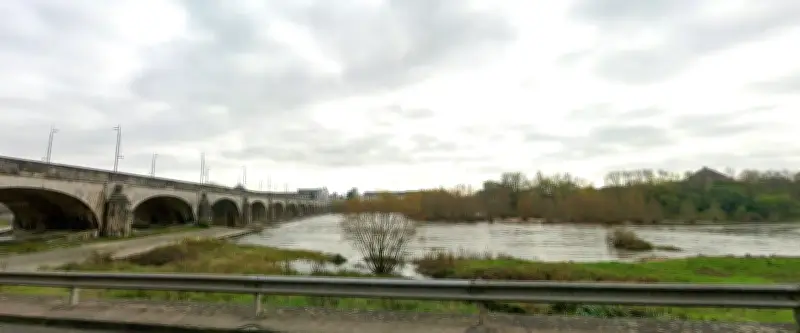 Tours : deux enfants sauvés de la noyade au pont Wilson