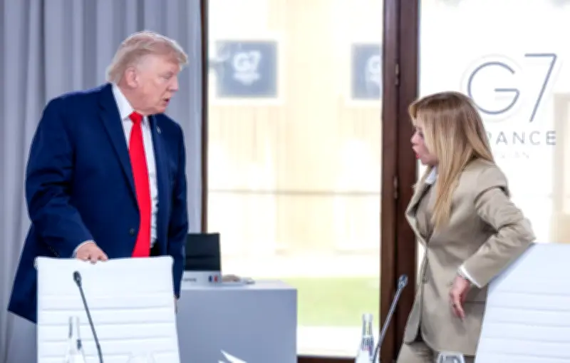 Trump affirme que Meloni l'a supplié pour une photo, elle dément