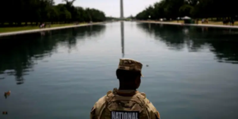 Trump menace de 10 ans de prison contre les vandales de la Reflecting Pool