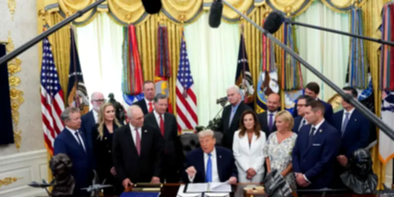 Trump menace de nouvelles frappes contre l'Iran après destruction d'un hélicoptère américain