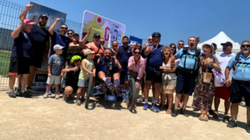 Tétraplégique, Tony Moggio boucle 700 km à la force des bras pour son fils